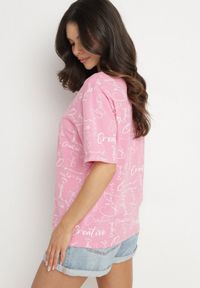 Born2be - Różowy T-shirt Oversize z Bawełny Zdobiony Nadrukiem Sinelra. Okazja: na co dzień. Kolor: różowy. Materiał: bawełna. Wzór: aplikacja, nadruk. Styl: klasyczny, elegancki, casual #7