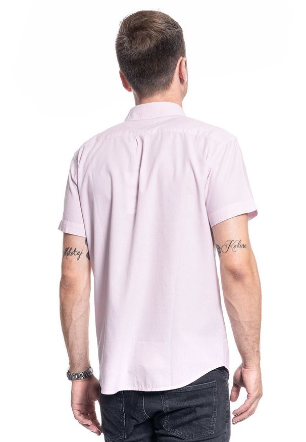 Wrangler - KOSZULA MĘSKA KRÓTKI RĘKAW WRANGLER SS 1PKT SHIRT CAMEO PINK W58604MY2 112129490. Długość rękawa: krótki rękaw. Długość: krótkie