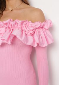 Born2be - Różowa Sukienka Hiszpanka Mini z Falbankami Xerxeni. Typ kołnierza: dekolt hiszpanka, kołnierz z falbankami. Kolor: różowy. Materiał: dzianina, prążkowany. Wzór: aplikacja, kwiaty. Długość: mini
