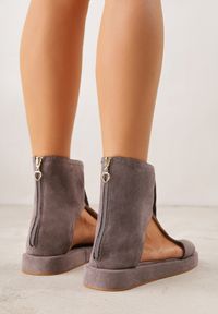 Born2be - Szare Sandały w Stylu Botków z Ozdobną Klamrą Theaneasi. Okazja: na co dzień. Zapięcie: klamry. Kolor: szary. Materiał: jeans. Styl: casual, elegancki, klasyczny #3