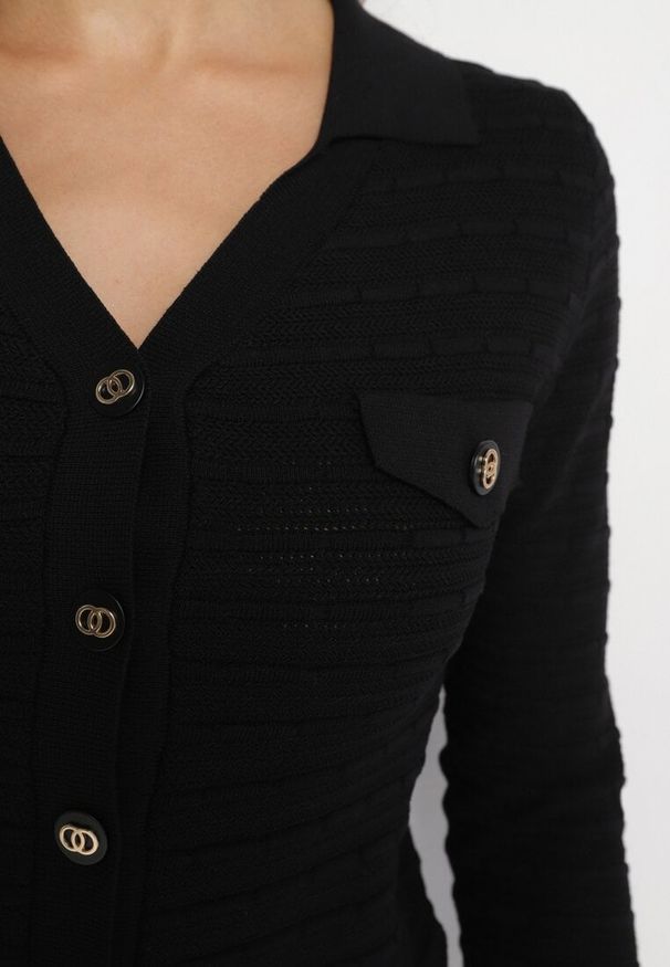 Born2be - Czarny Wiskozowy Kardigan na Guziki z Kołnierzykiem Arevala. Okazja: na co dzień, do pracy. Kolor: czarny. Materiał: wiskoza. Styl: klasyczny, elegancki, casual