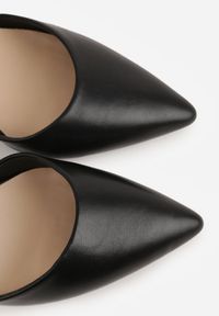 Born2be - Czarne Klasyczne Czółenka na Słupku z Noskiem w Szpic i Paskiem Tenoris. Okazja: na co dzień, na spotkanie biznesowe, na ślub cywilny, do pracy, na wesele. Zapięcie: pasek. Kolor: czarny. Obcas: na słupku. Styl: klasyczny. Wysokość obcasa: średni #2