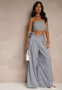 Renee - Niebieskie Spodnie o Szerokim Kroju High Waist z Kwiatem 3D Firalisse. Okazja: na co dzień. Stan: podwyższony. Kolor: niebieski. Wzór: kwiaty. Styl: klasyczny, elegancki, casual