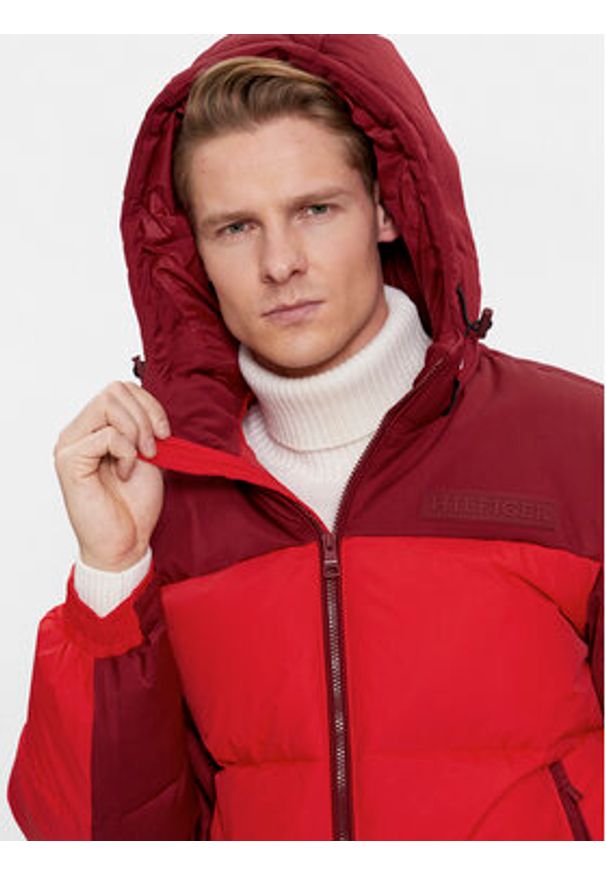 TOMMY HILFIGER - Tommy Hilfiger Kurtka zimowa New York MW0MW32771 Czerwony Regular Fit. Kolor: czerwony. Materiał: syntetyk. Sezon: zima