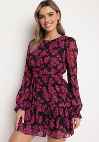 Born2be - Różowa Rozkloszowana Mini Sukienka w Kwiaty Ozdobiona Falbankami Jumiza. Typ kołnierza: kołnierz z falbankami. Kolor: różowy. Wzór: aplikacja, kwiaty. Długość: mini #1