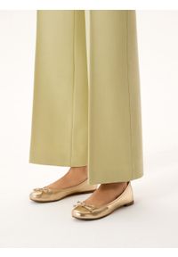 Kazar - Komfortowe złote baleriny z ozdobnym detalem. Kolor: złoty. Materiał: skóra. Szerokość cholewki: normalna. Wzór: aplikacja. Sezon: lato. Styl: elegancki #6