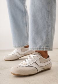 Born2be - Beżowe Zamszowe Sneakersy w Stylu Kultowych Tenisówek Sorisana. Okazja: na co dzień, do pracy. Kolor: beżowy. Materiał: zamsz #1