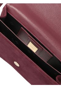 Kazar - Elegancka bordowa torebka na ramię z łączonych materiałów. Kolor: czerwony. Materiał: zamszowe, skórzane. Styl: elegancki. Rodzaj torebki: na ramię #4