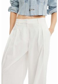 Desigual spodnie z domieszką lnu kolor biały szerokie medium waist. Kolor: biały. Materiał: len #4