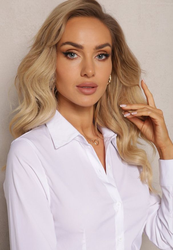 Renee - Biała Gładka Koszula Zapinana na Guziki Hejora. Kolor: biały. Materiał: tkanina. Wzór: gładki