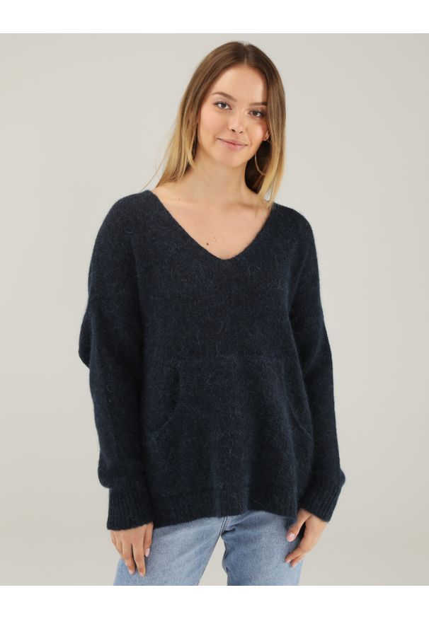 Unisono - GRANATOWY SWETER Z WEŁNĄ 8-AP175 BLU SCUR. Kolor: niebieski. Materiał: wełna