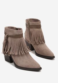 Born2be - Beżowe Botki Typu Kowbojki na Stożkowym Obcasie z Frędzlami Omvila. Okazja: na co dzień. Kolor: beżowy. Materiał: kaszmir, jeans. Obcas: na obcasie. Styl: casual. Wysokość obcasa: średni