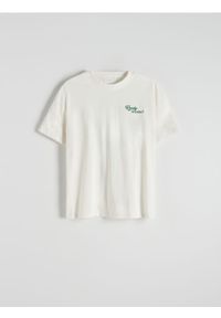 Reserved - T-shirt z nadrukiem na plecach - złamana biel. Materiał: tkanina, bawełna. Wzór: nadruk #1
