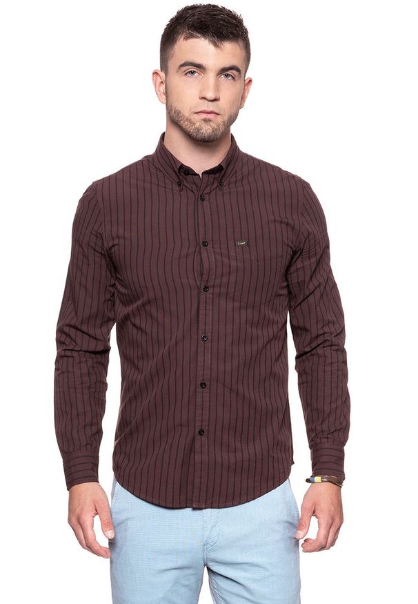 Lee - KOSZULA LEE BUTTON DOWN AUBERGINE L880ZMKA. Typ kołnierza: button down. Materiał: bawełna. Wzór: paski