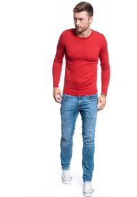 Wrangler - MĘSKI SWETER WRANGLER CREW KNIT RED W85674Q47 112132255. Okazja: na co dzień. Materiał: poliester, jeans, bawełna, wełna, sztruks. Długość: długie. Wzór: jednolity, gładki. Styl: klasyczny, casual