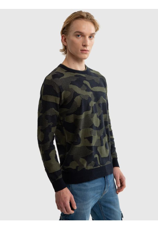 Big-Star - Sweter męski bawełniany z motywem moro Ordi 000. Kolor: wielokolorowy. Materiał: bawełna. Długość: długie. Wzór: moro. Sezon: lato