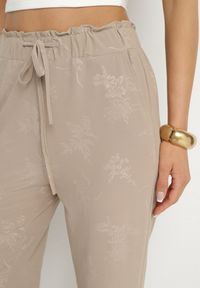 Born2be - Beżowe Spodnie o Prostym Kroju z Gumką w Talii Mirea. Okazja: na co dzień, na spotkanie biznesowe. Kolor: beżowy. Styl: biznesowy, elegancki, casual #5