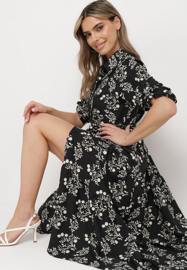 Born2be - Czarna Koszulowa Sukienka z Podwijanymi Rękawami Zapinana na Guziki z Paskiem w Pasie Illnara. Kolor: czarny. Materiał: tkanina. Typ sukienki: koszulowe