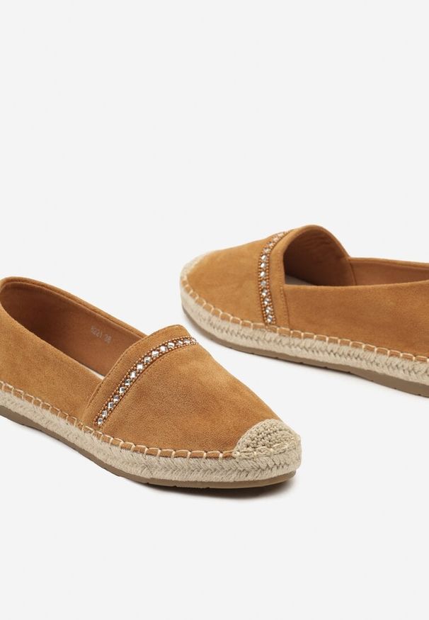 Born2be - Brązowe Espadryle z Plecioną Podeszwą i Noskiem Effily. Kolor: brązowy. Materiał: len. Wzór: aplikacja. Sezon: lato. Obcas: na obcasie. Styl: elegancki, wizytowy. Wysokość obcasa: niski