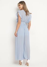Born2be - Jasnoniebieski Plisowany Kombinezon z Szerokimi Nogawkami i Wiązanym Paskiem Audra. Okazja: na co dzień. Kolor: niebieski. Sezon: wiosna, lato. Styl: elegancki, casual #4