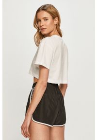 Calvin Klein Jeans - T-shirt J20J215612.4891. Okazja: na co dzień. Kolor: biały. Materiał: bawełna, dzianina. Wzór: nadruk. Styl: casual #2
