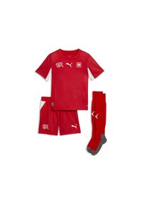 Puma - Młodzieżowy minizestaw domowy reprezentacji Szwajcarii 2026 PUMA. Kolor: czerwony, wielokolorowy, biały. Materiał: dresówka. Sport: piłka nożna #1