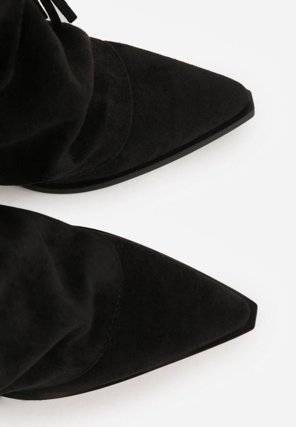 Born2be - Czarne Botki Typu Kowbojki na Obcasie z Wywiniętą Cholewką i Frędzlami Uemiris. Okazja: na co dzień. Kolor: czarny. Materiał: jeans, skóra. Szerokość cholewki: normalna. Wzór: gładki. Obcas: na obcasie. Styl: casual. Wysokość obcasa: średni