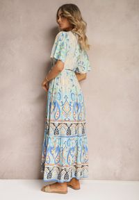 Renee - Niebieska Boho Sukienka z Wiskozy z Ozdobnymi Guzikami i Cienkim Paskiem w Talii Dimosia. Okazja: na co dzień. Typ kołnierza: dekolt w kształcie V. Kolor: niebieski. Materiał: wiskoza. Sezon: lato. Typ sukienki: proste. Styl: boho #4