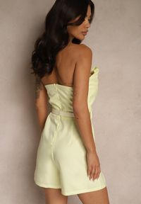 Renee - Żółty Kombinezon Bandeau z Paskiem z Klamrą Zdobiony Zakładkami Silianea. Okazja: na co dzień. Kolor: żółty. Materiał: jeans. Długość rękawa: bez rękawów. Wzór: aplikacja. Styl: klasyczny, casual #3