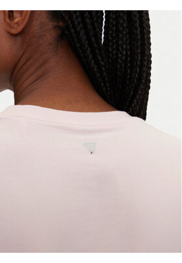 Guess T-Shirt 172941 Różowy Classic Fit. Kolor: różowy. Materiał: bawełna