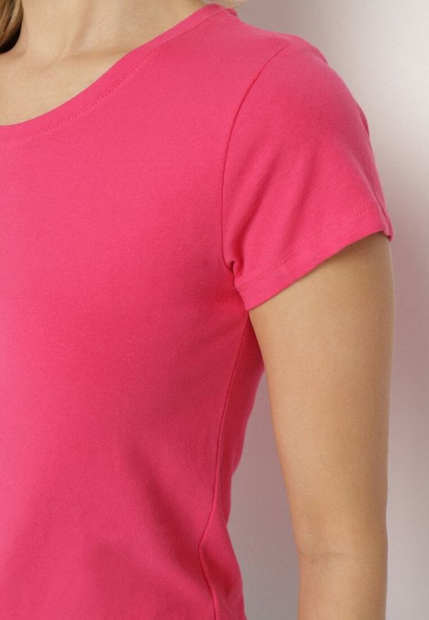 Born2be - Różowy Bawełniany T-shirt o Klasycznym Fasonie Lialova. Okazja: na co dzień. Typ kołnierza: dekolt w serek. Kolor: różowy. Materiał: bawełna. Styl: klasyczny