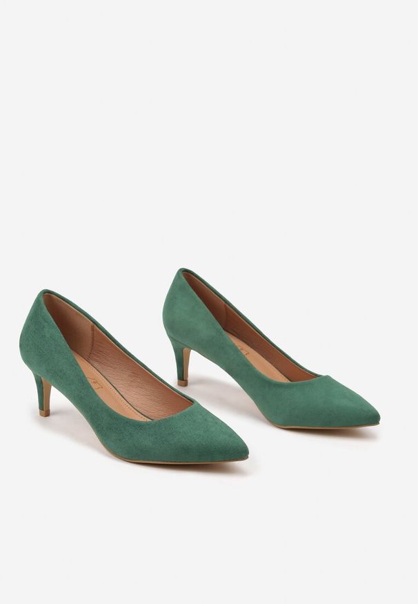 Renee - Zielone Czółenka Vices na Szpilce w Klasycznym Stylu Savora. Okazja: na spotkanie biznesowe. Nosek buta: szpiczasty. Kolor: zielony. Obcas: na szpilce. Styl: klasyczny. Wysokość obcasa: średni