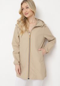 Born2be - Beżowa Kurtka Wiatrówka o Wydłużonym Fasonie z Kapturem Axerinta. Typ kołnierza: kaptur. Kolor: beżowy. Styl: klasyczny #2