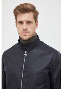 Barbour kurtka męska kolor granatowy przejściowa. Okazja: na co dzień. Kolor: niebieski. Materiał: bawełna, materiał. Styl: casual #6