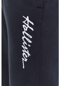 Hollister Co. spodnie dresowe kolor czarny z aplikacją. Kolor: czarny. Materiał: dresówka. Wzór: aplikacja #2