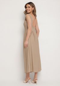 Born2be - Ciemnobeżowa Wiskozowa Sukienka o Rozkloszowanym Kroju Milareina. Okazja: na co dzień. Kolor: beżowy. Materiał: wiskoza. Długość rękawa: długi rękaw. Wzór: aplikacja. Typ sukienki: rozkloszowane. Styl: casual, elegancki #7