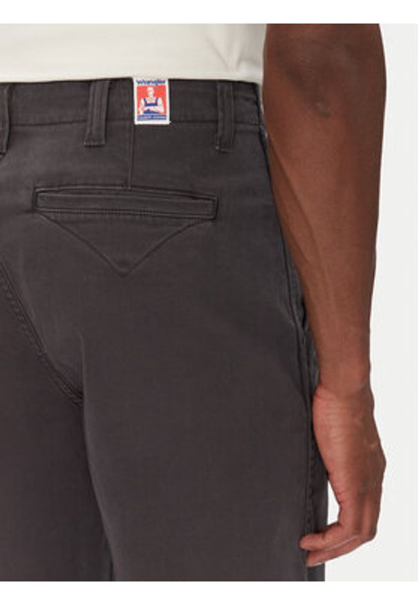 Wrangler Szorty materiałowe 112362922 Szary Slim Fit. Kolor: szary. Materiał: bawełna