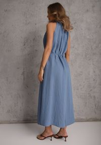 Renee - Niebieska Sukienka Bez Rękawów z Wiskozy z Ozdobnym Dekoltem i Wiązaniem w Talii Azeira. Okazja: na co dzień. Kolekcja: plus size. Kolor: niebieski. Materiał: wiskoza. Długość rękawa: bez rękawów. Typ sukienki: dla puszystych. Styl: casual #3