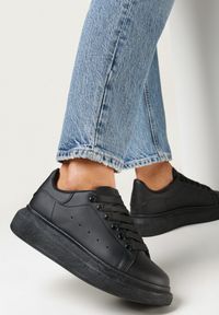 Born2be - Czarne Sneakersy Sondos. Nosek buta: okrągły. Kolor: czarny. Materiał: skóra ekologiczna. Szerokość cholewki: normalna. Obcas: na platformie #2