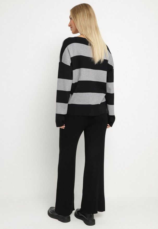 Born2be - Szary Dzianinowy Komplet Szerokie Spodnie i Sweter w Paski Falesea. Kolor: szary. Materiał: dzianina. Wzór: paski