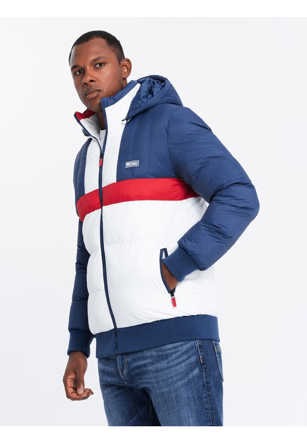 Ombre Clothing - Kolorowa sportowa kurtka męska w stylu retro – niebiesko-biała V1 - Rozmiar: S. Typ kołnierza: kołnierzyk stójkowy. Kolor: niebieski. Materiał: guma, syntetyk, poliester, materiał. Wzór: kolorowy. Styl: sportowy, retro
