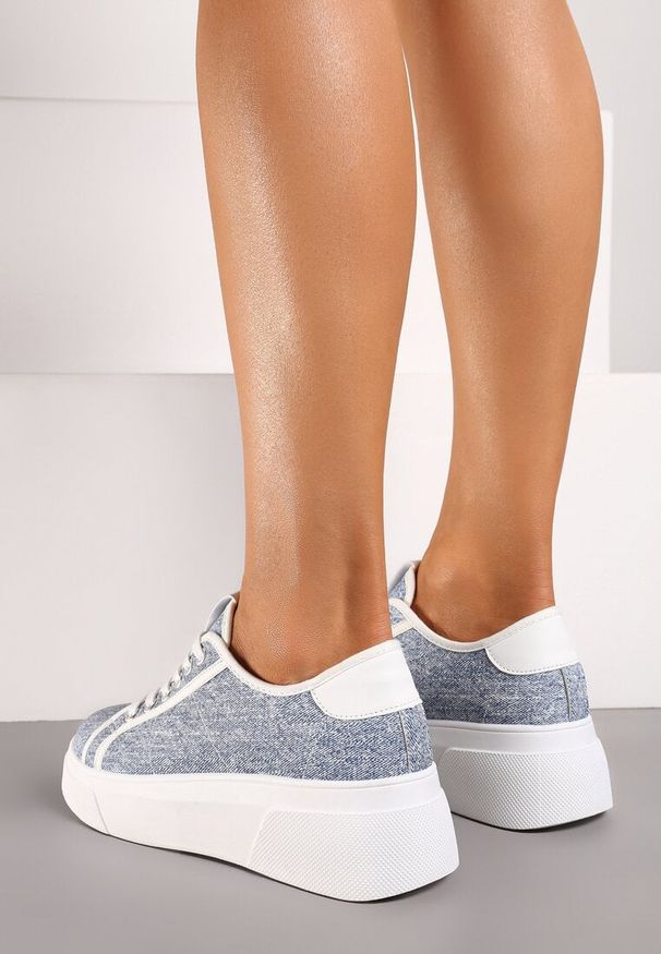 Renee - Niebieskie Sznurowane Sneakersy na Niskiej Platformie Dimiana. Zapięcie: sznurówki. Kolor: niebieski. Materiał: jeans. Obcas: na platformie