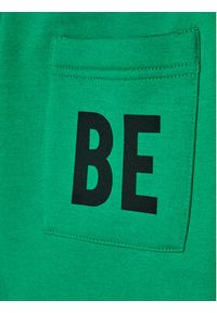 United Colors of Benetton - United Colors Of Benetton Spodnie dresowe 3V0KCF044 Zielony Regular Fit. Kolor: zielony. Materiał: dresówka, bawełna