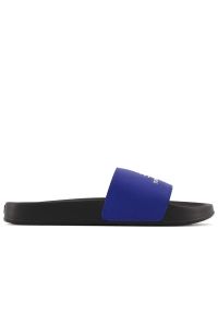 Klapki New Balance SUF50TR1- fioletowo-czarne. Zapięcie: pasek. Kolor: fioletowy, wielokolorowy, czarny. Materiał: syntetyk, materiał. Szerokość cholewki: normalna. Wzór: nadruk. Sezon: lato. Sport: pływanie