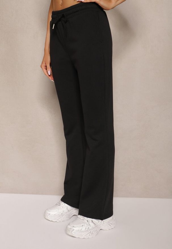 Renee - Czarne Dresowe Spodnie Flare z Gumką w Pasie Efranaria. Okazja: na co dzień. Kolor: czarny. Materiał: dresówka. Styl: klasyczny, casual, elegancki