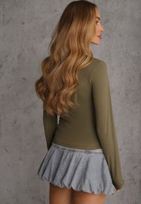 Renee - Ciemnozielona Dopasowana Bluzka Typu Longsleeve z Bawełną Moanti. Okazja: na co dzień. Kolor: brązowy. Materiał: bawełna. Długość rękawa: długi rękaw. Wzór: kropki. Styl: casual #6