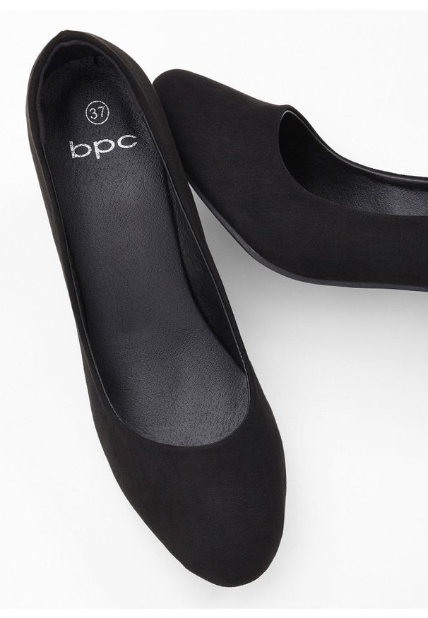 bonprix - Czółenka z wąskim obcasem. Okazja: do pracy, na spotkanie biznesowe. Kolor: czarny. Materiał: welur, skóra, materiał. Obcas: na obcasie. Styl: biznesowy. Wysokość obcasa: średni