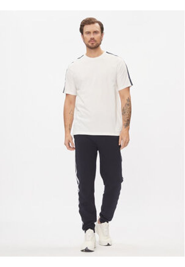 TOMMY HILFIGER - Tommy Hilfiger T-Shirt Logo UM0UM03005 Écru Regular Fit. Materiał: bawełna