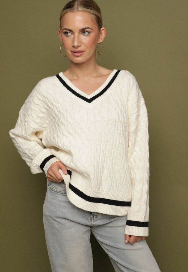 Born2be - Jasnobeżowy Sweter Preppy z Domieszką Kaszmiru Zdobiony Strukturalnym Splotem Lorentie. Okazja: na spotkanie biznesowe, do pracy, na co dzień. Typ kołnierza: dekolt w serek. Kolor: beżowy. Materiał: kaszmir. Wzór: aplikacja, ze splotem. Styl: elegancki, biznesowy, klasyczny, casual