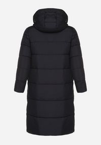 Born2be - Granatowa Długa Kurtka Pikowana z Kapturem i Bocznymi Suwakami Mevoressa. Okazja: na spacer, na co dzień. Typ kołnierza: kaptur. Kolekcja: plus size. Kolor: niebieski. Materiał: dzianina, jeans, poliester. Długość: długie. Styl: casual #4